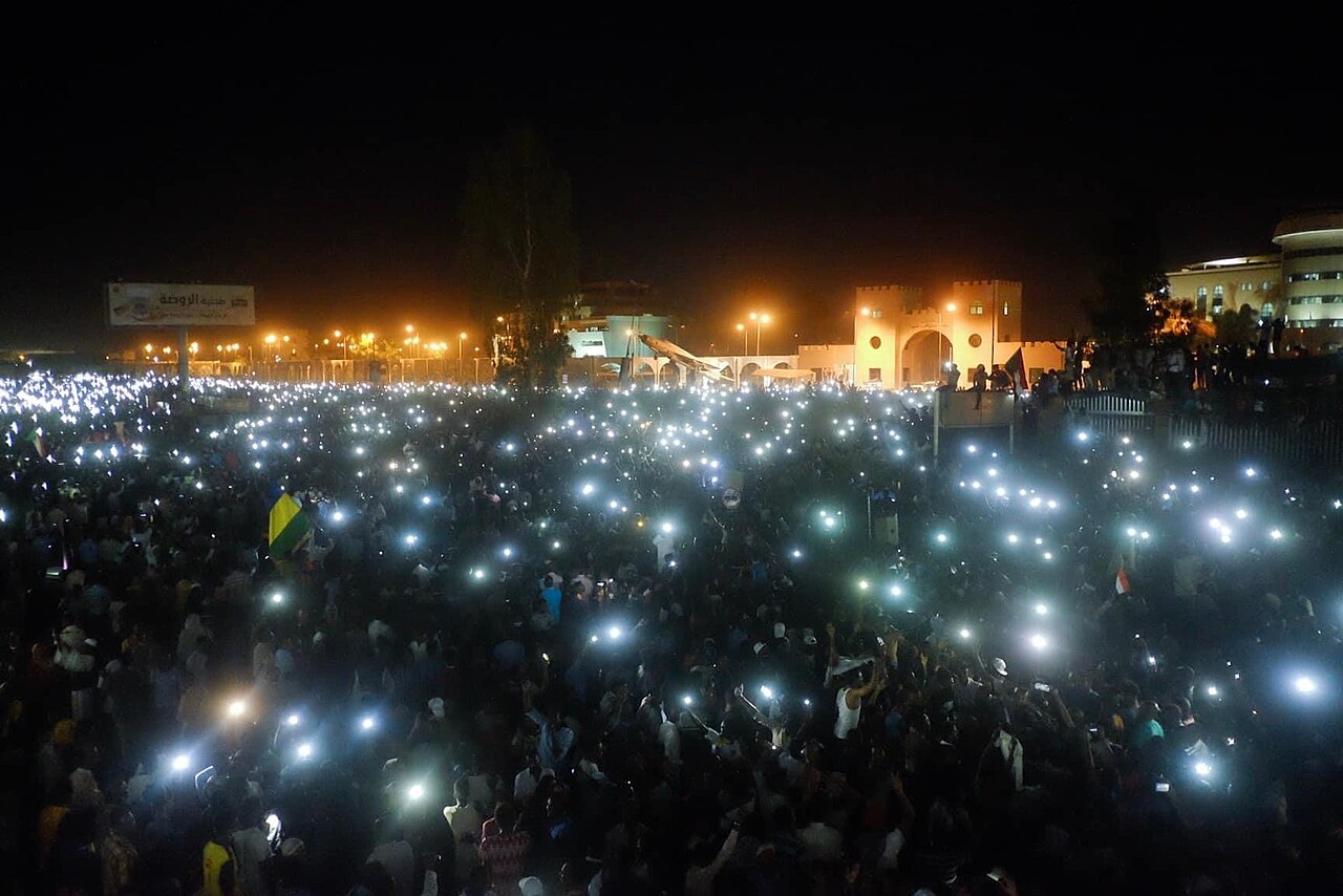 Голяма тълпа протестиращи в Хартум